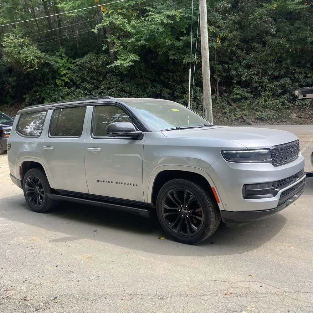 2023 Jeep Grand Wagoneer Series III 4D SUV 4WD