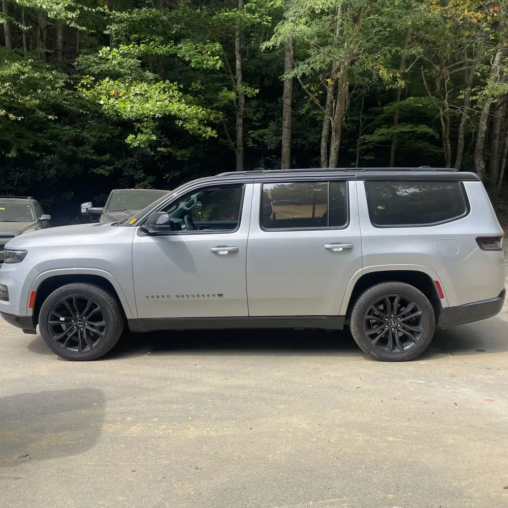 2023 Jeep Grand Wagoneer Series III 4D SUV 4WD