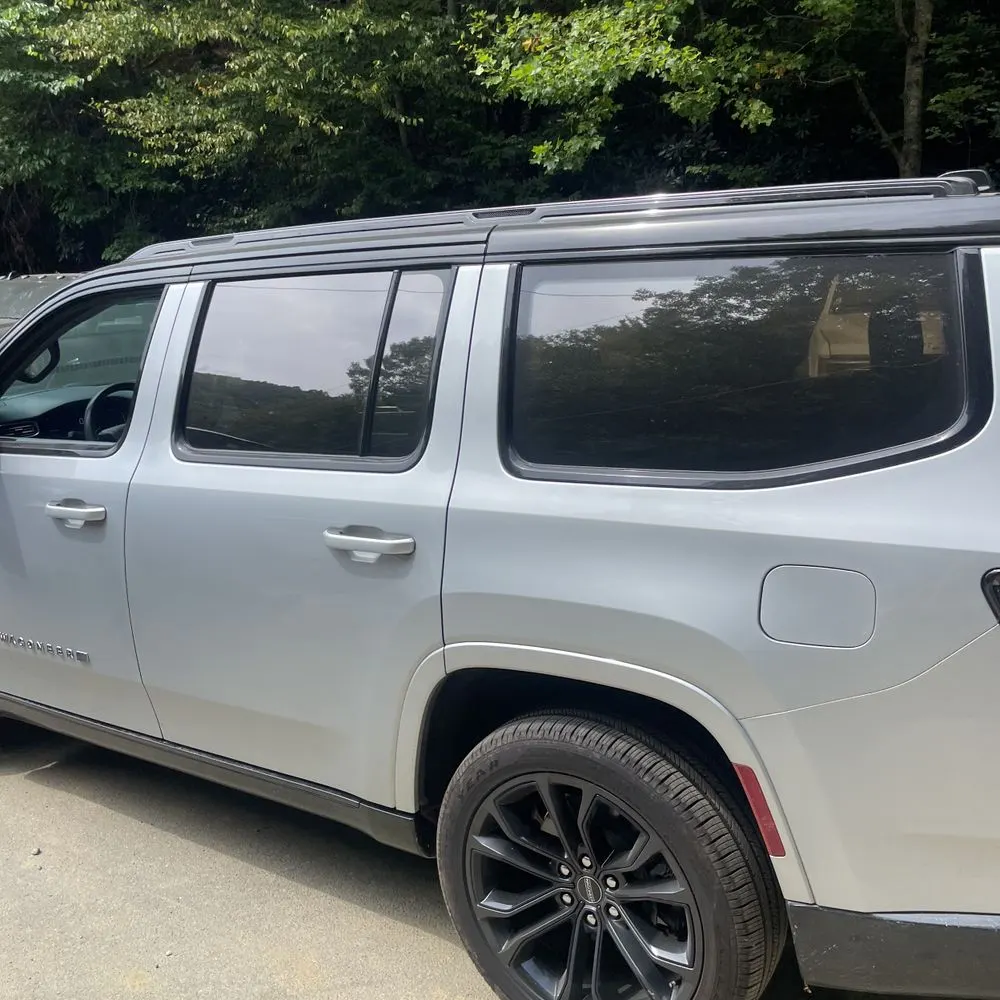 2023 Jeep Grand Wagoneer Series III 4D SUV 4WD