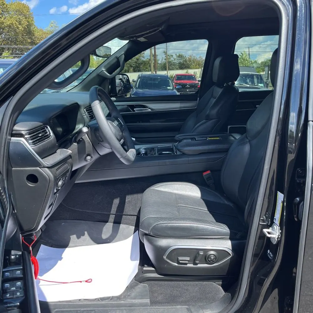 2023 Jeep Wagoneer Carbide