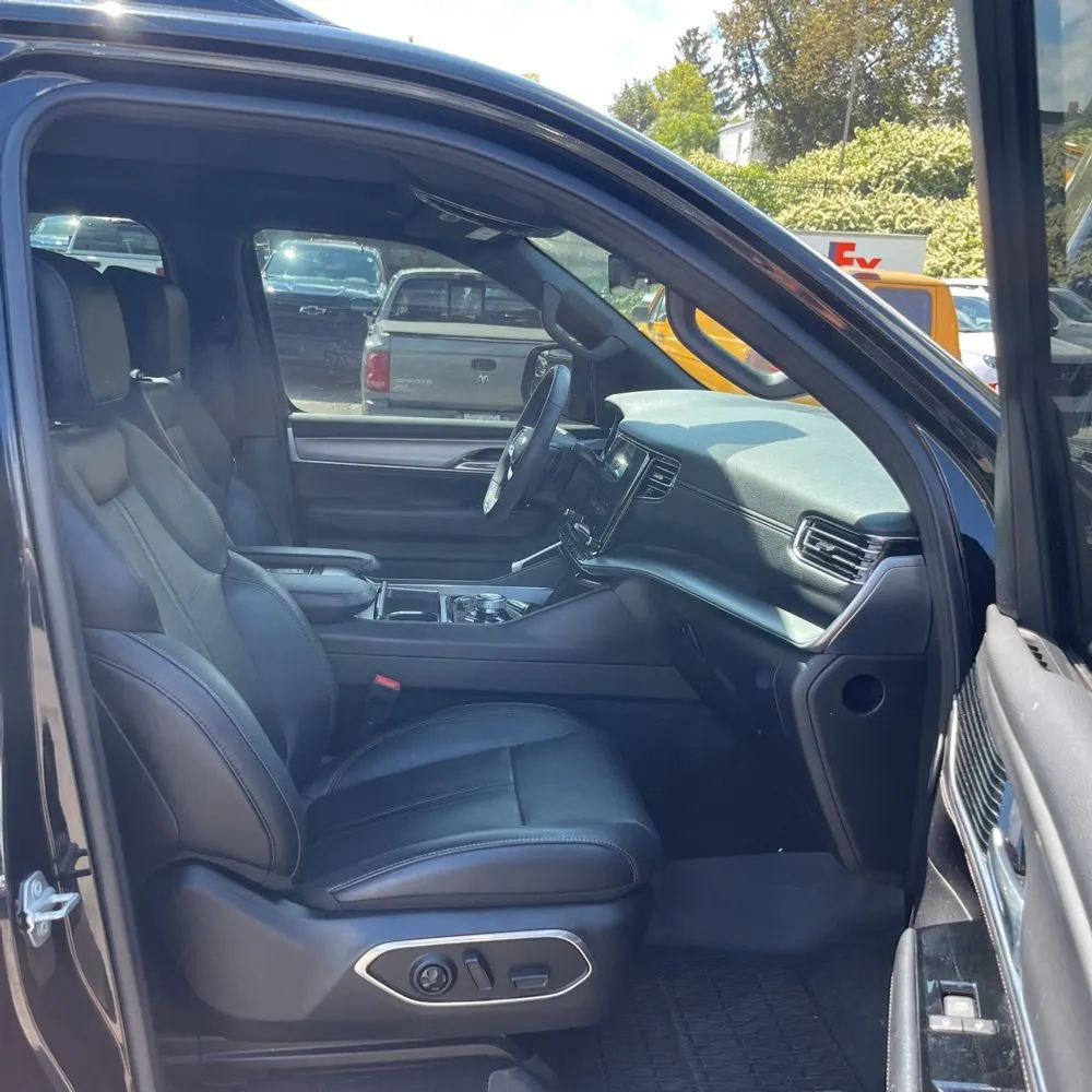 2023 Jeep Wagoneer Carbide