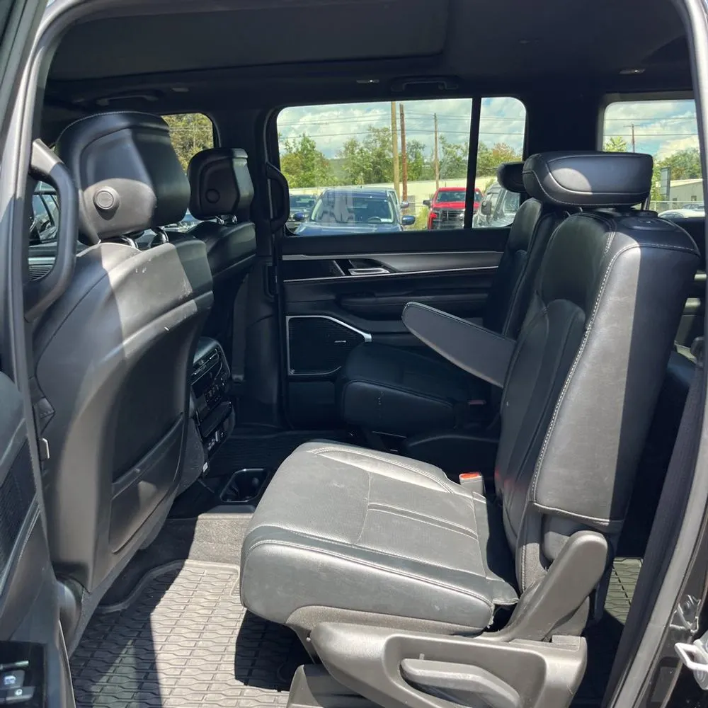 2023 Jeep Wagoneer Carbide