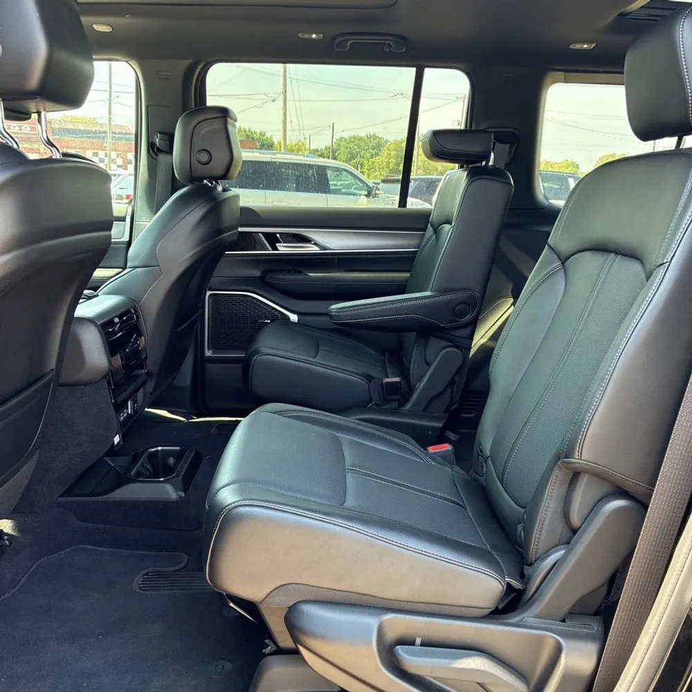 2024 Jeep Wagoneer Series II Carbide