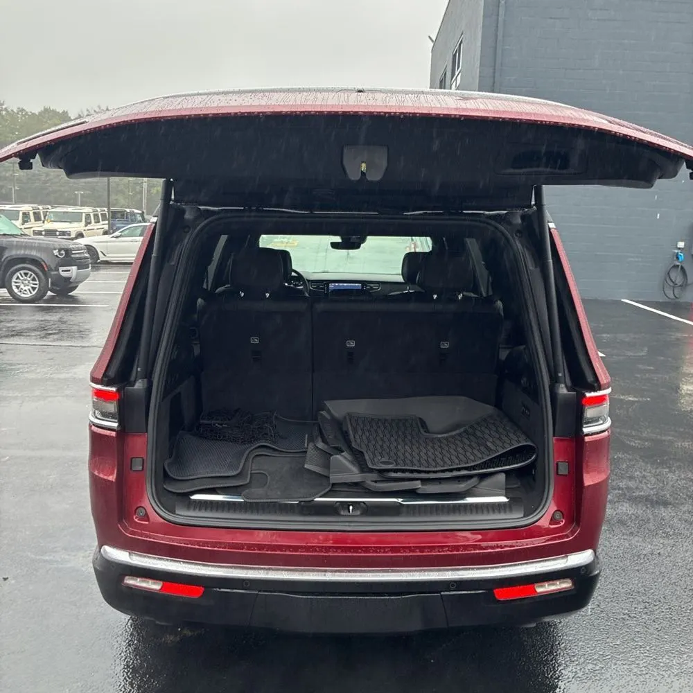 2023 Jeep Grand Wagoneer Base