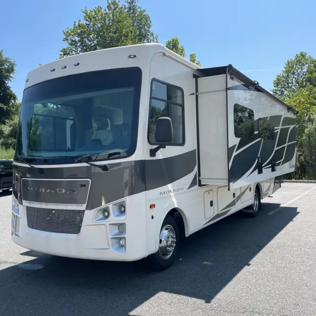 2020 Mirada Coachman motor home Base
