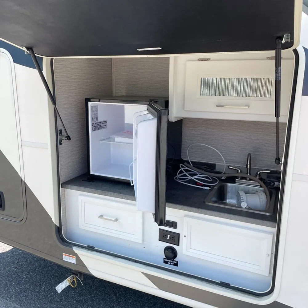 2020 Mirada Coachman motor home Base