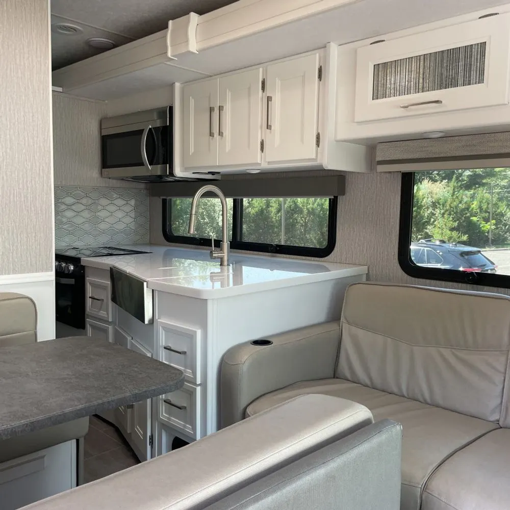 2020 Mirada Coachman motor home Base