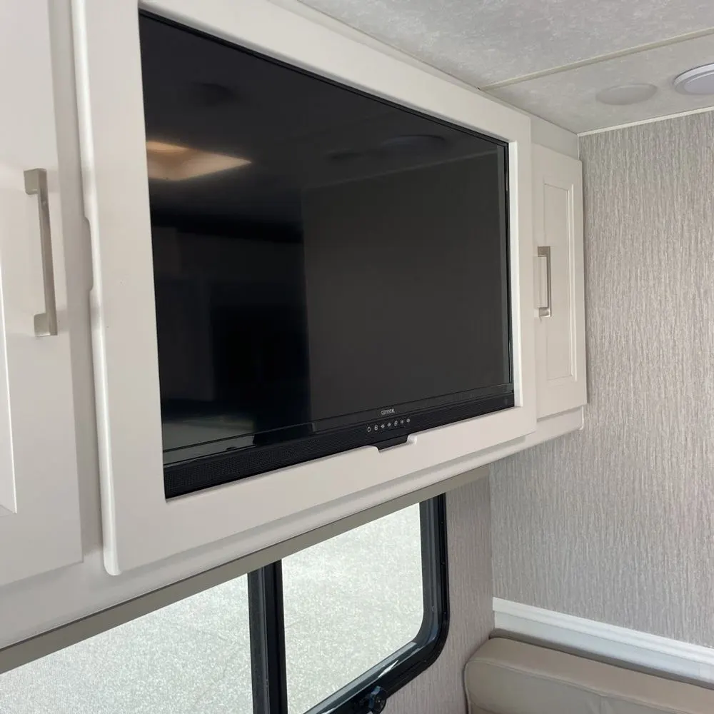 2020 Mirada Coachman motor home Base