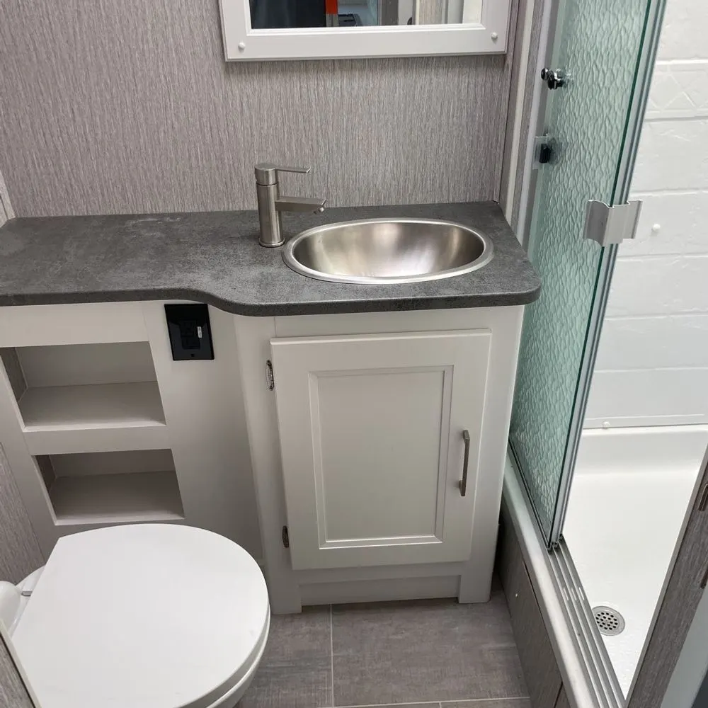 2020 Mirada Coachman motor home Base
