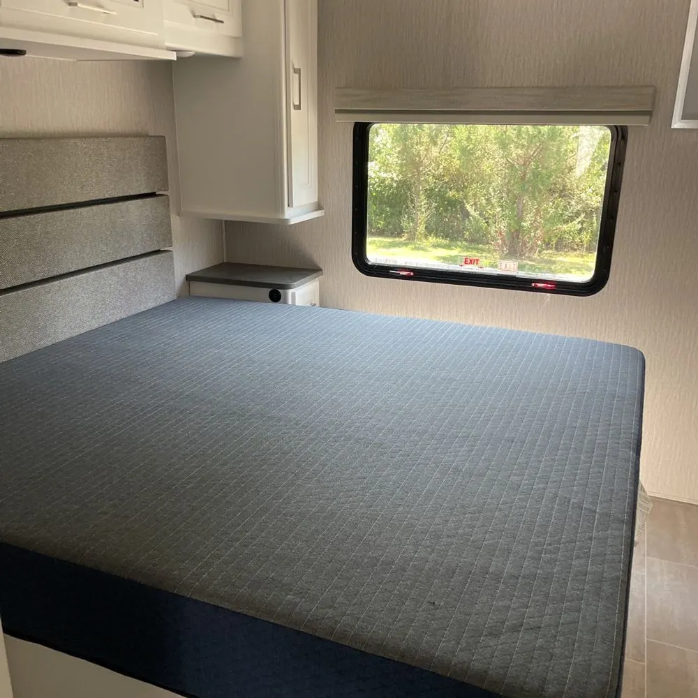 2020 Mirada Coachman motor home Base
