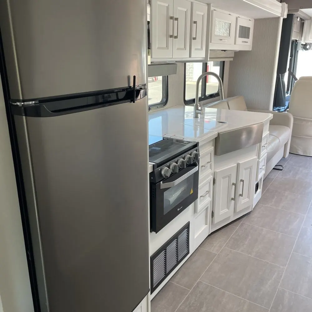 2020 Mirada Coachman motor home Base