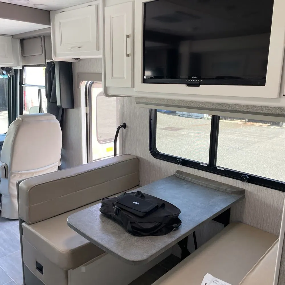 2020 Mirada Coachman motor home Base