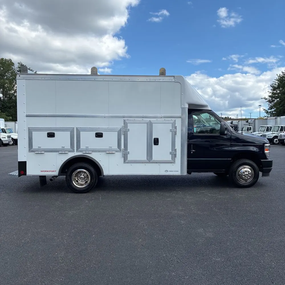 2025 Ford Commercial Vans E450