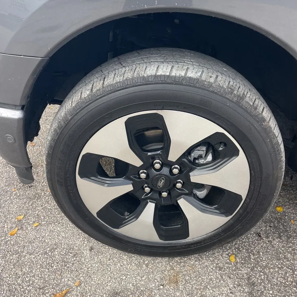 2023 Ford F-150 Lightning Platinum