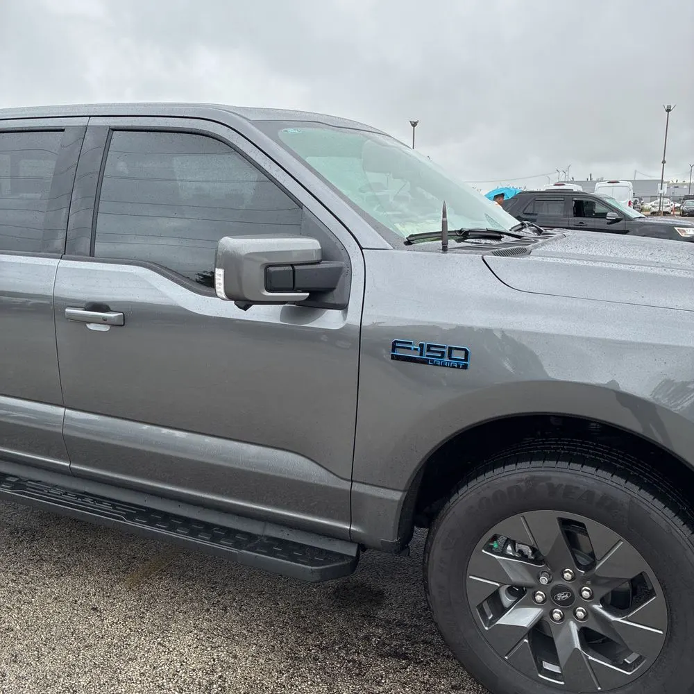 2025 Ford F-150 Lightning Lariat