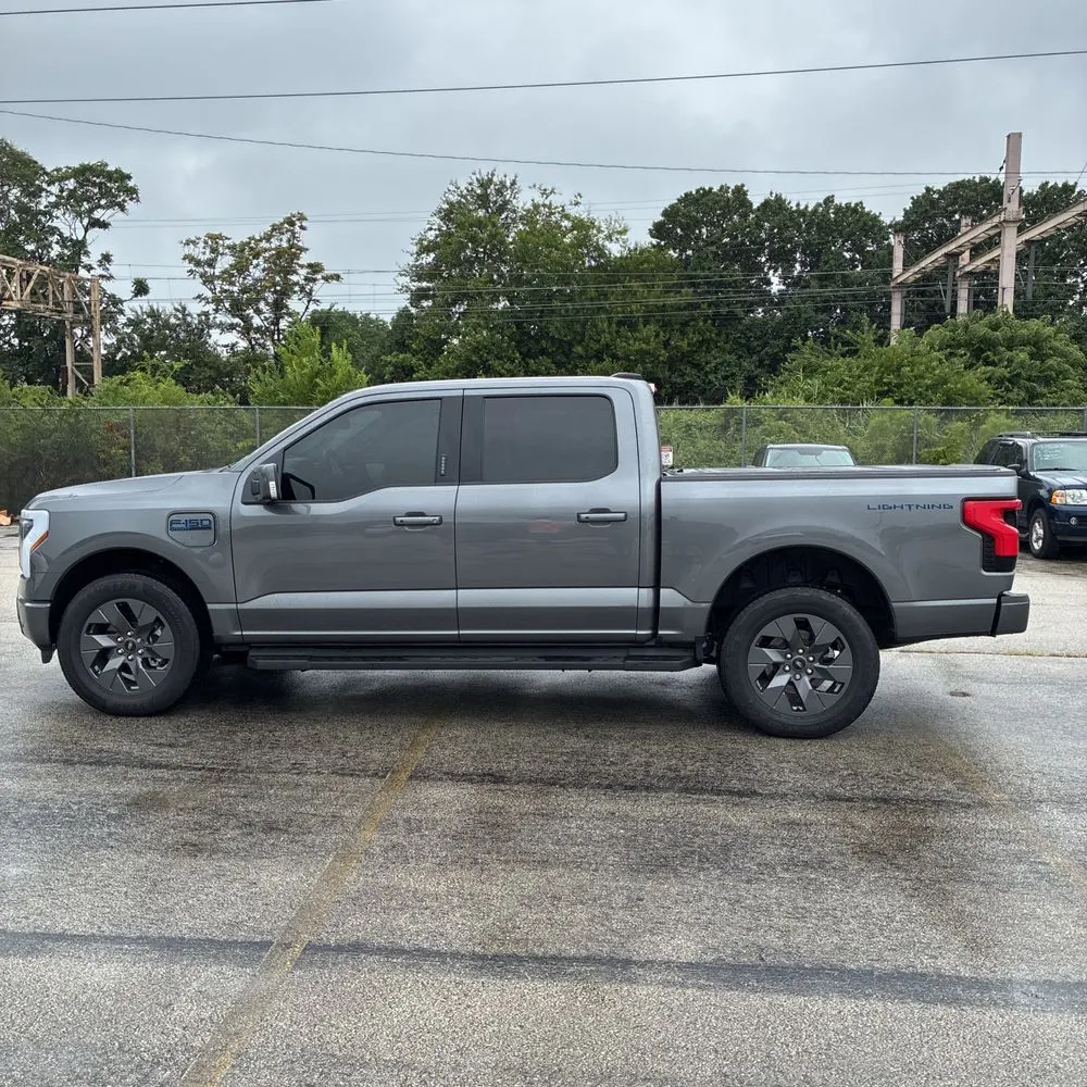 2025 Ford F-150 Lightning Lariat