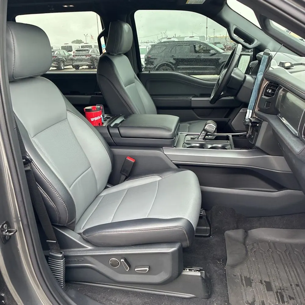 2025 Ford F-150 Lightning Lariat