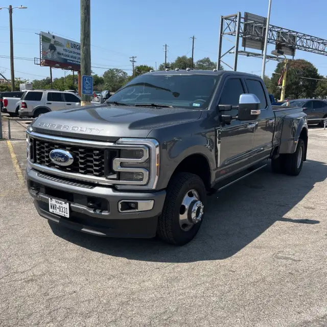 2025 Ford F-350 Super Duty Platinum