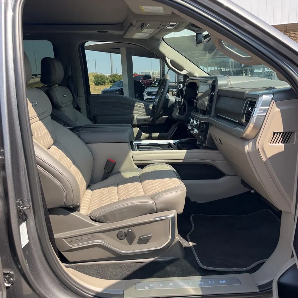 2025 Ford F-350 Super Duty Platinum