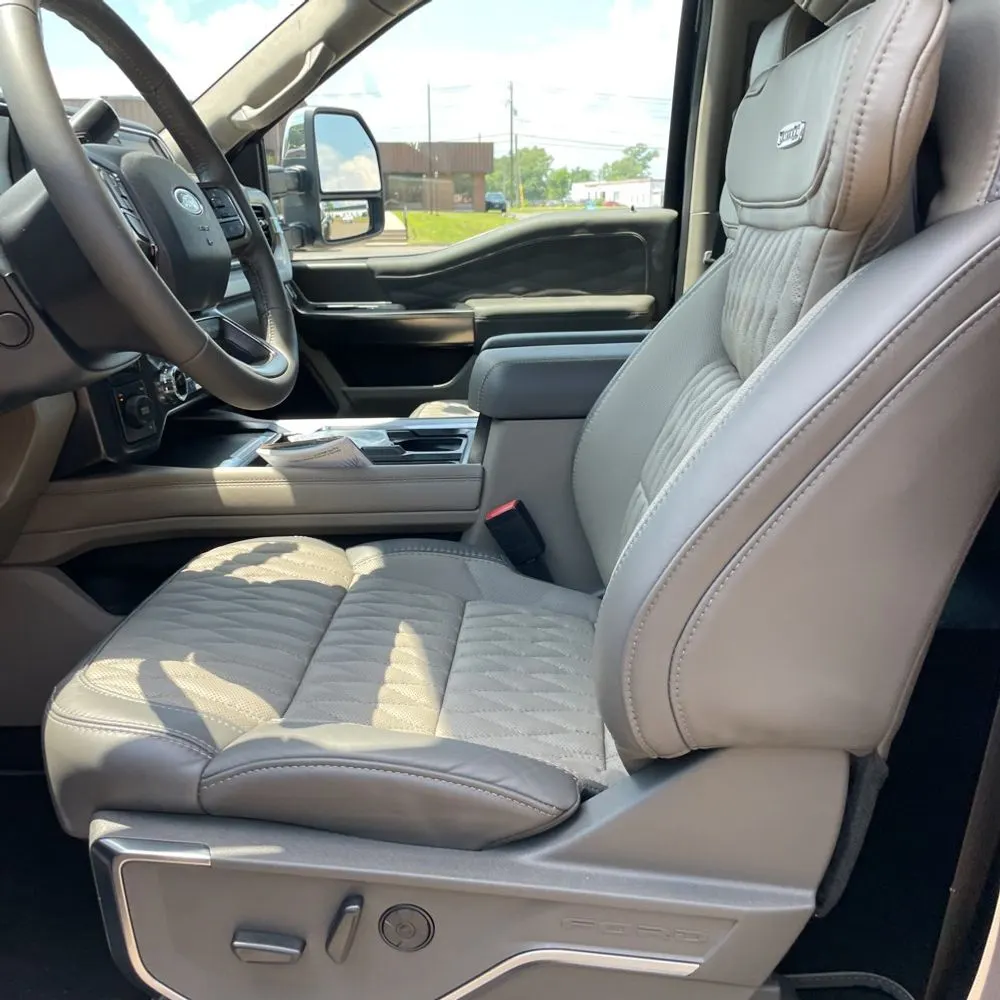 2025 Ford F-450 Super Duty Platinum