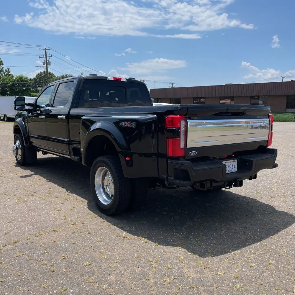 2025 Ford F-450 Super Duty Platinum