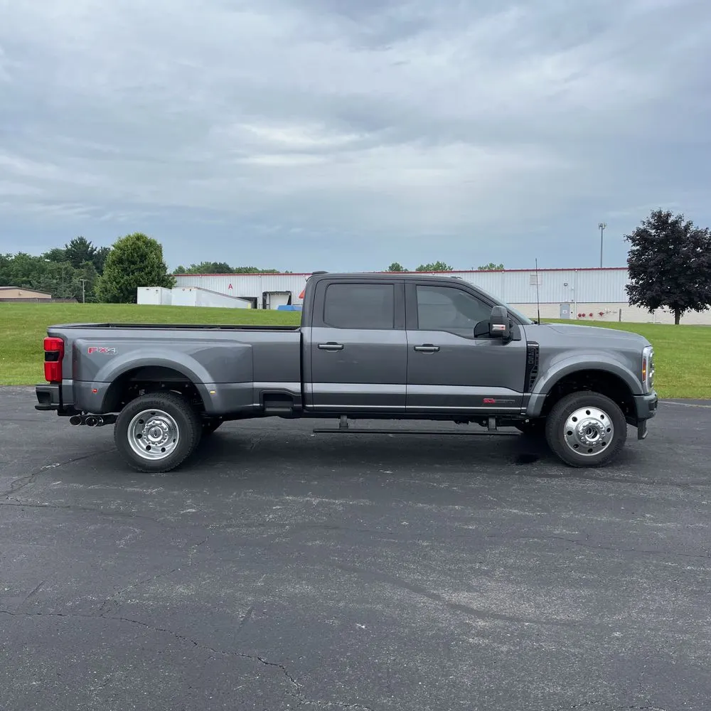 2025 Ford F-450 Super Duty Platinum