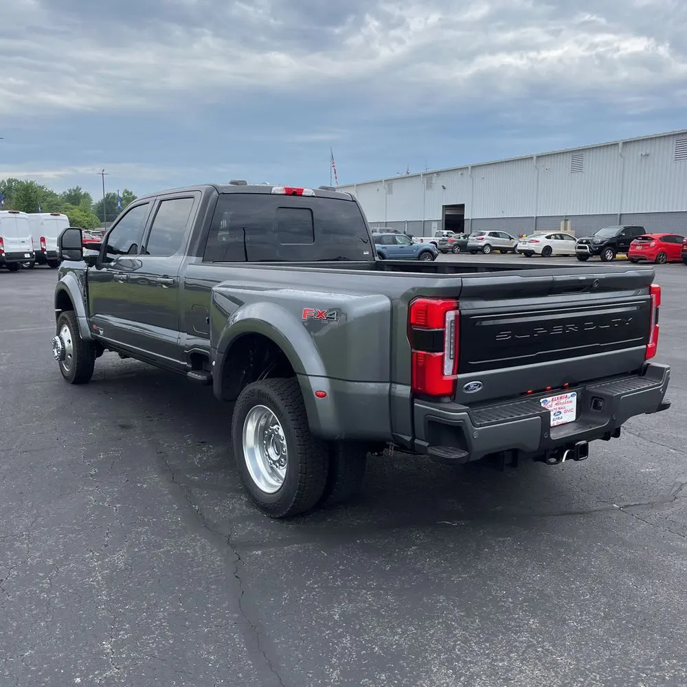 2025 Ford F-450 Super Duty Platinum