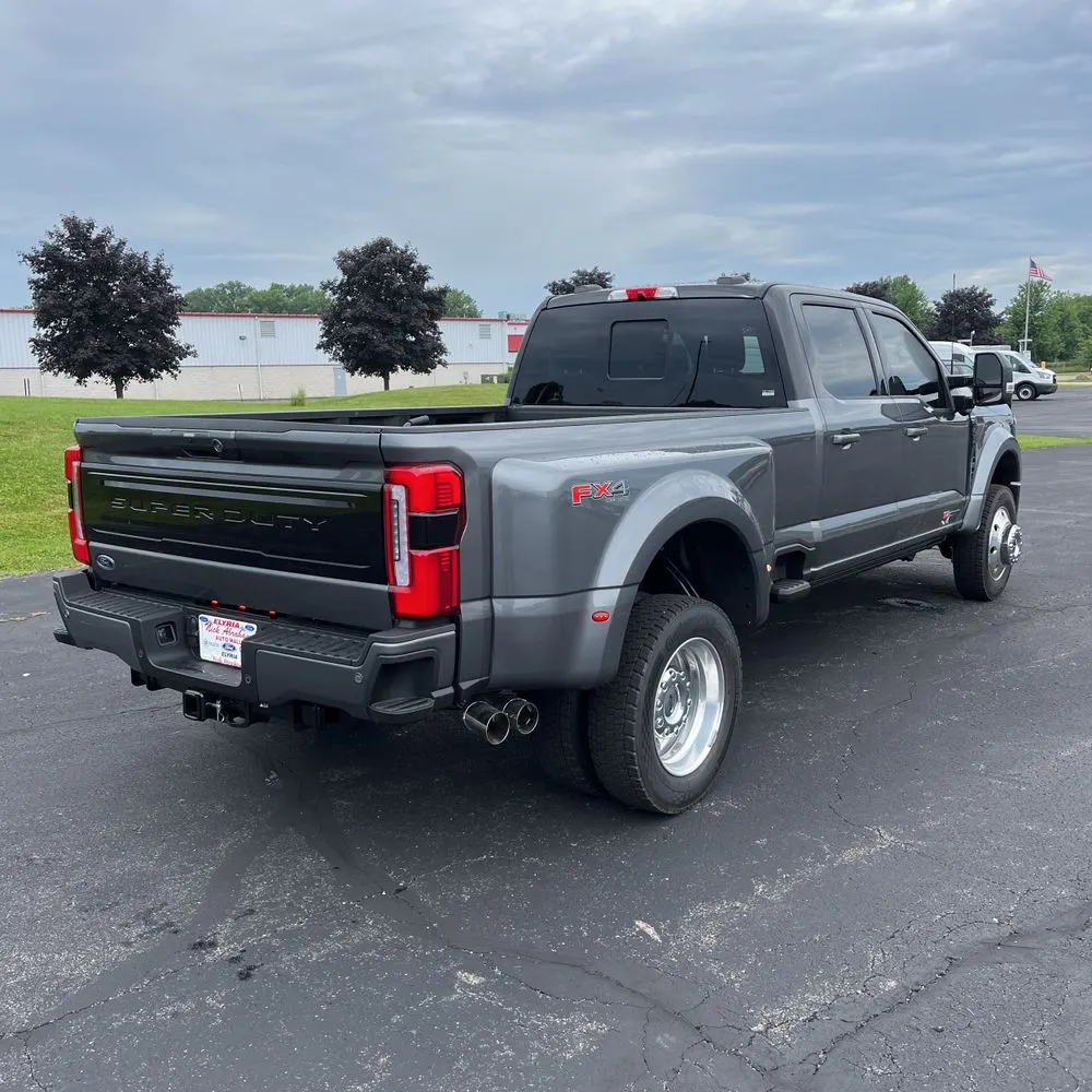 2025 Ford F-450 Super Duty Platinum