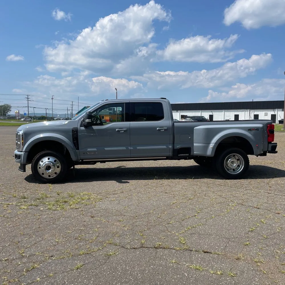 2025 Ford F-450 Super Duty Platinum