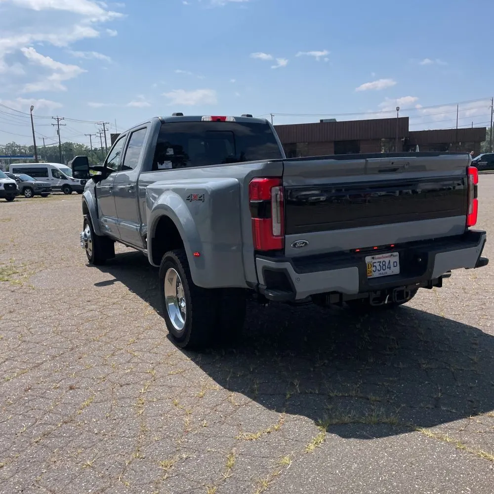 2025 Ford F-450 Super Duty Platinum