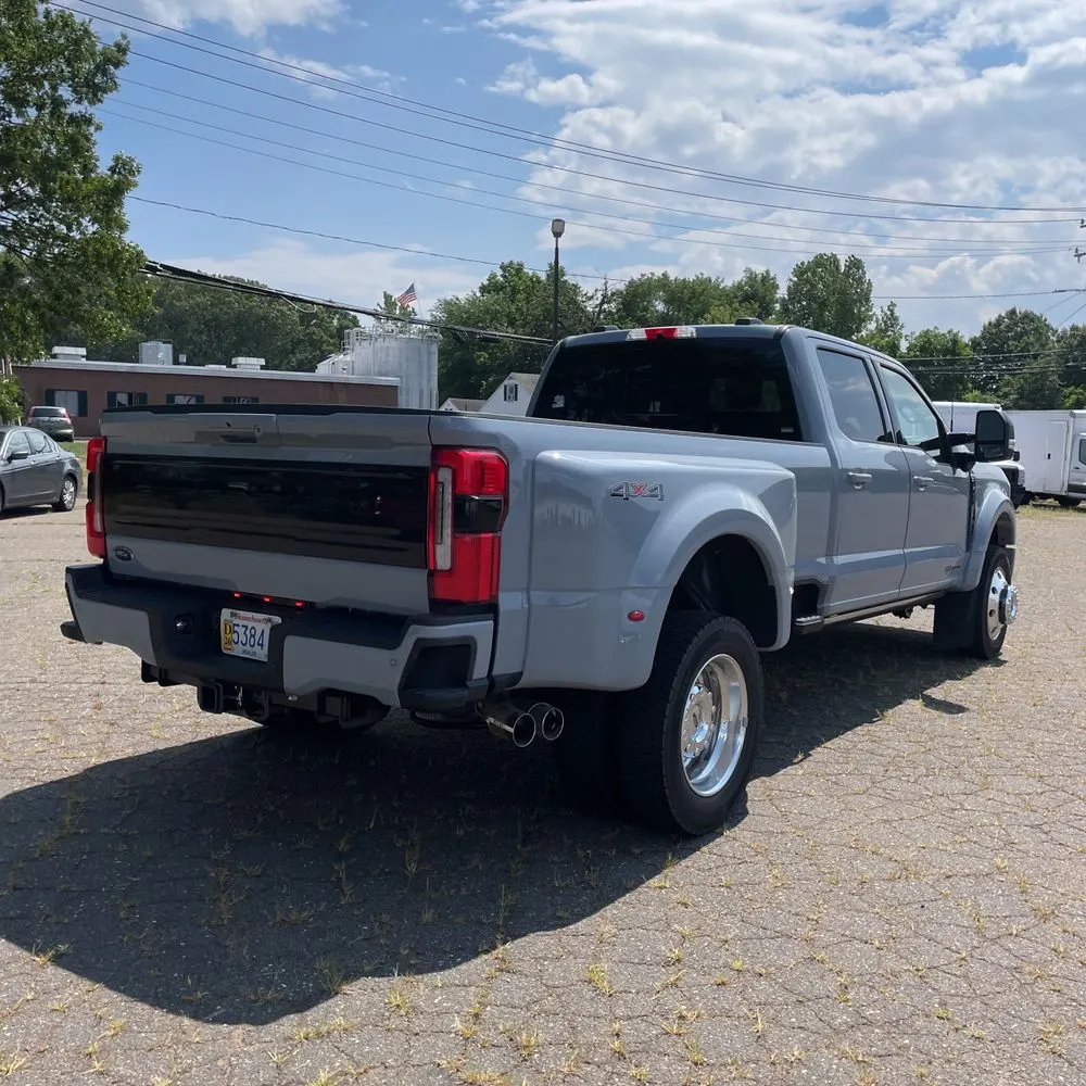 2025 Ford F-450 Super Duty Platinum