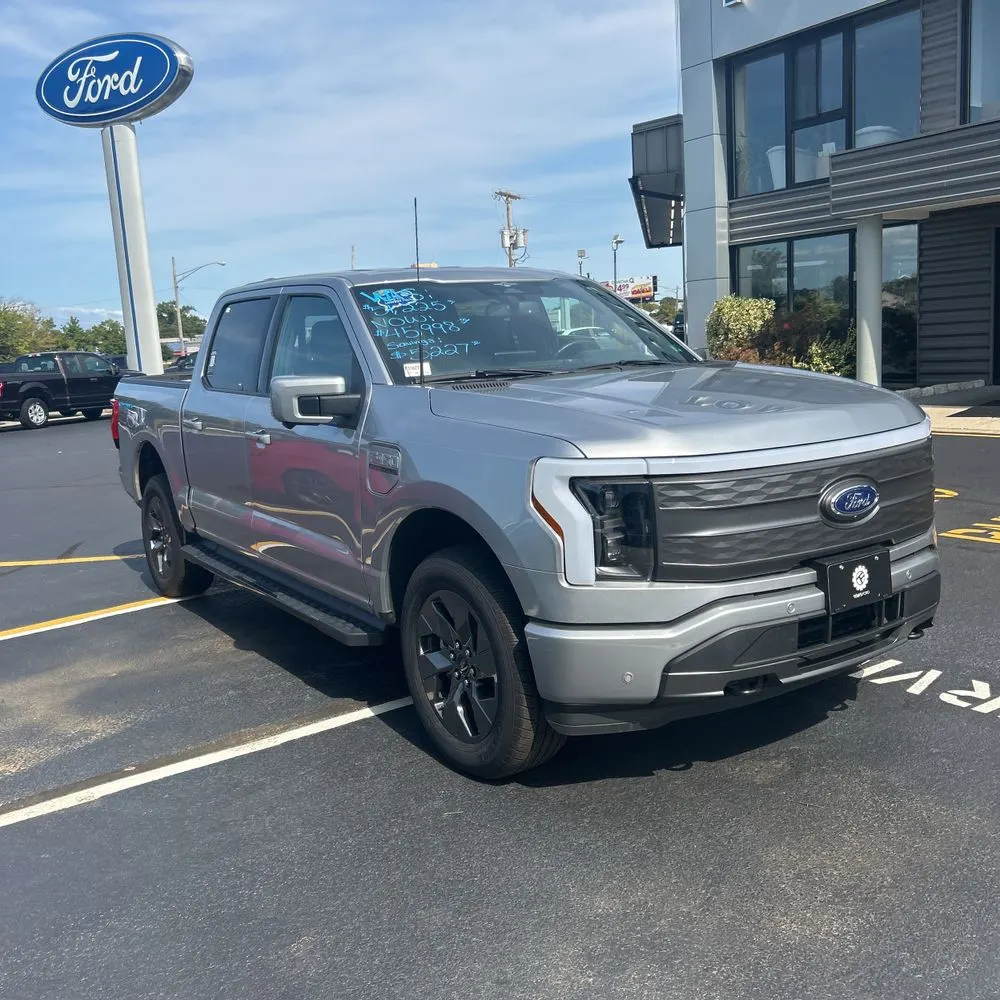 2023 Ford F-150 Lightning Lariat