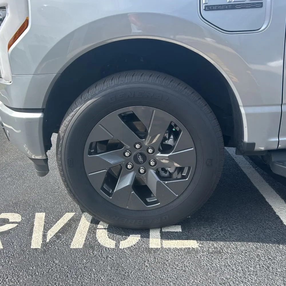 2023 Ford F-150 Lightning Lariat