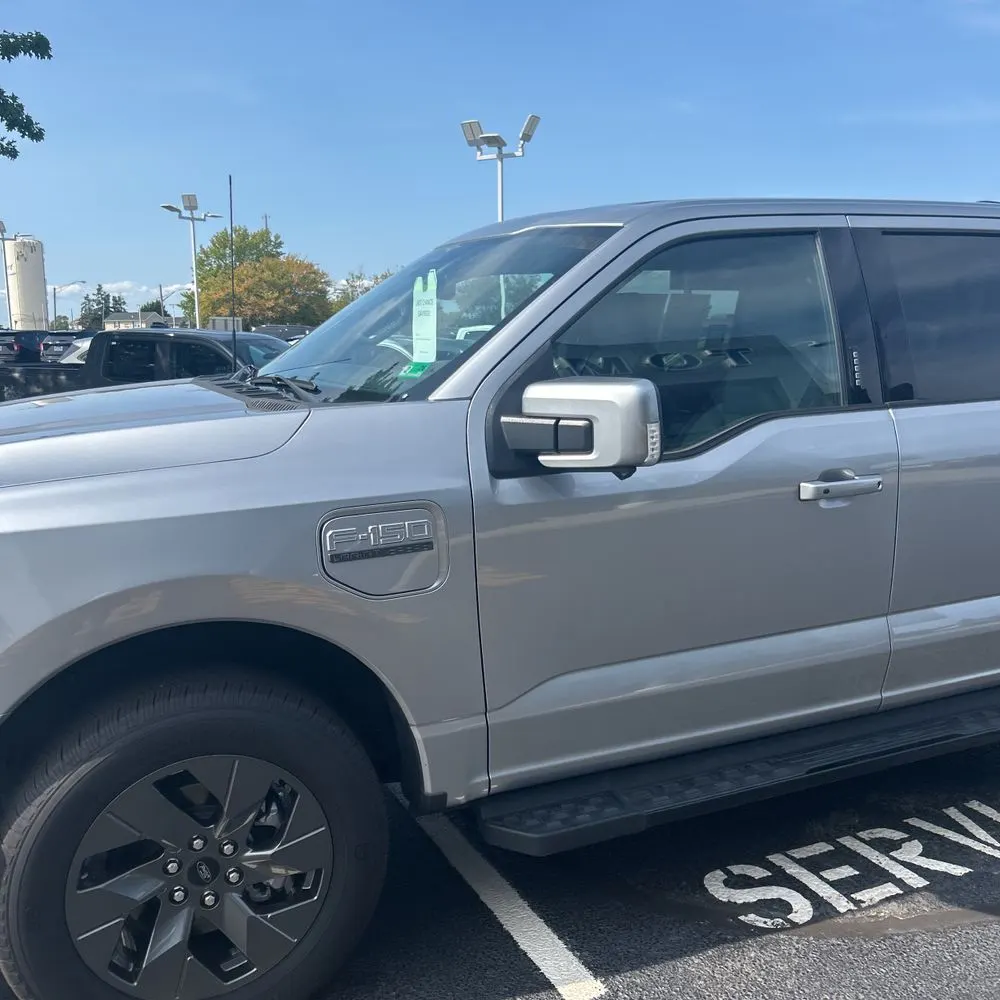 2023 Ford F-150 Lightning Lariat