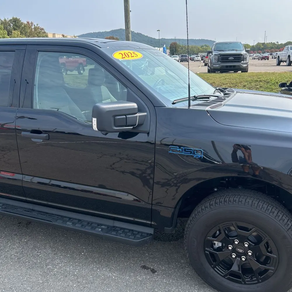 2025 Ford F-150 Lightning XLT