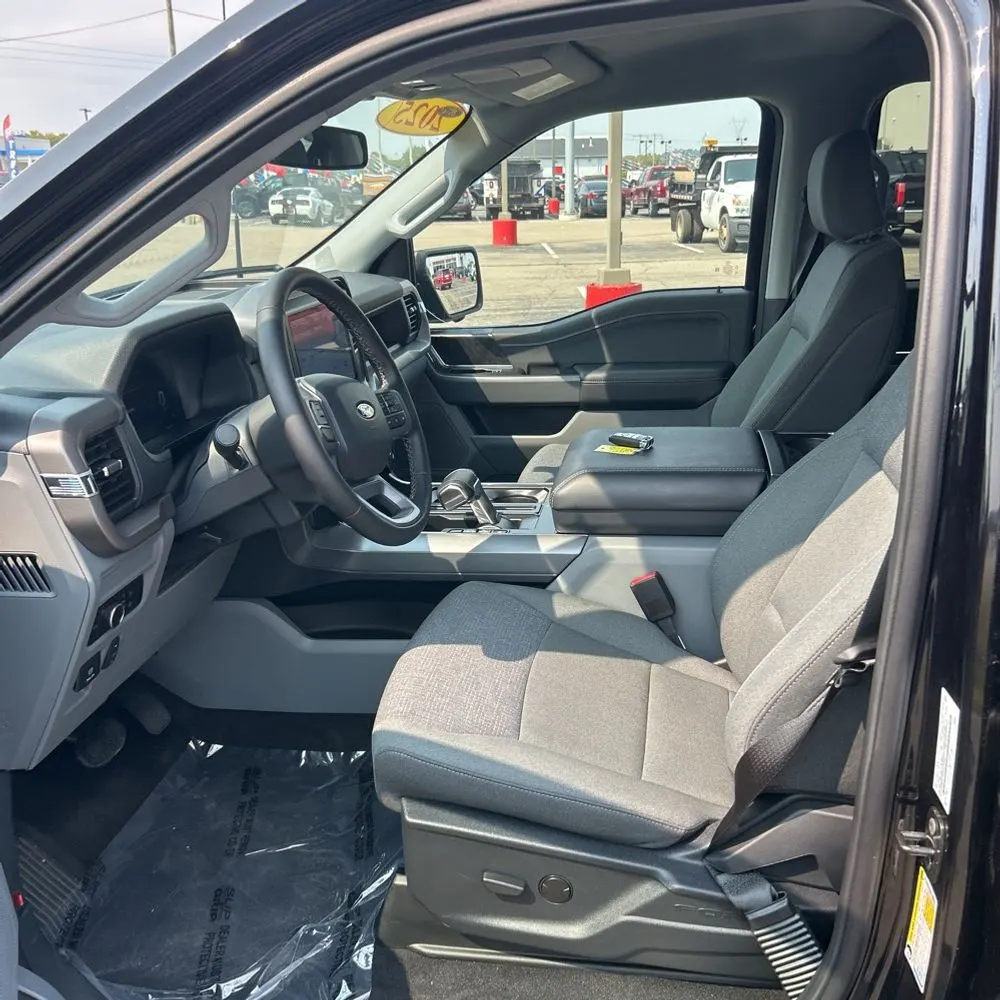 2025 Ford F-150 Lightning XLT