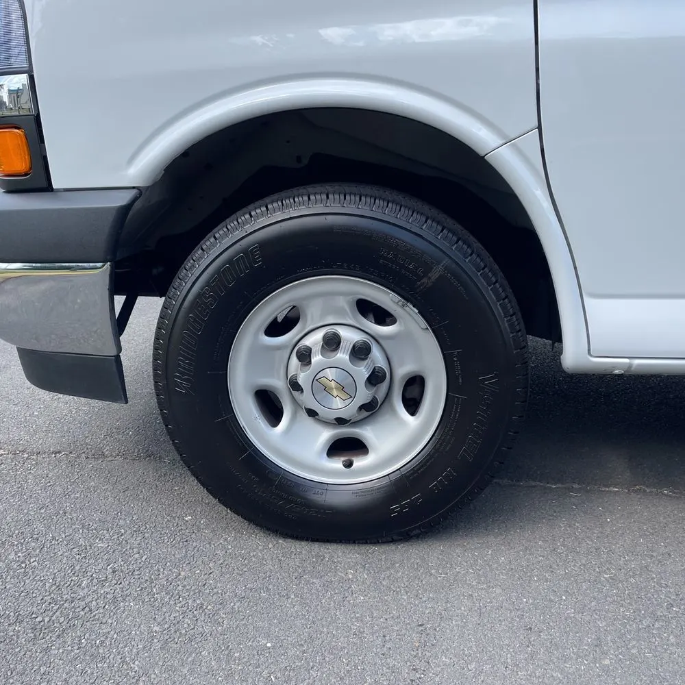 2025 Chevrolet Express LS 3500