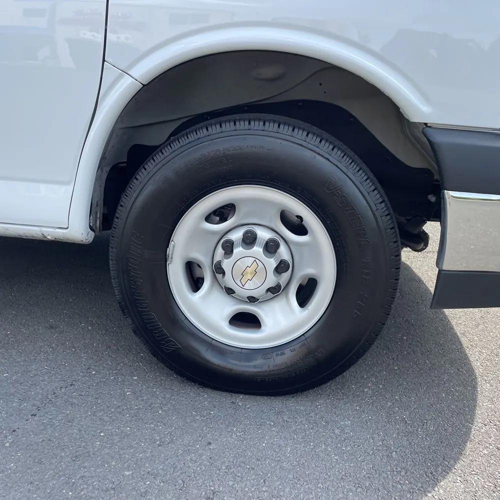 2025 Chevrolet Express LS 3500