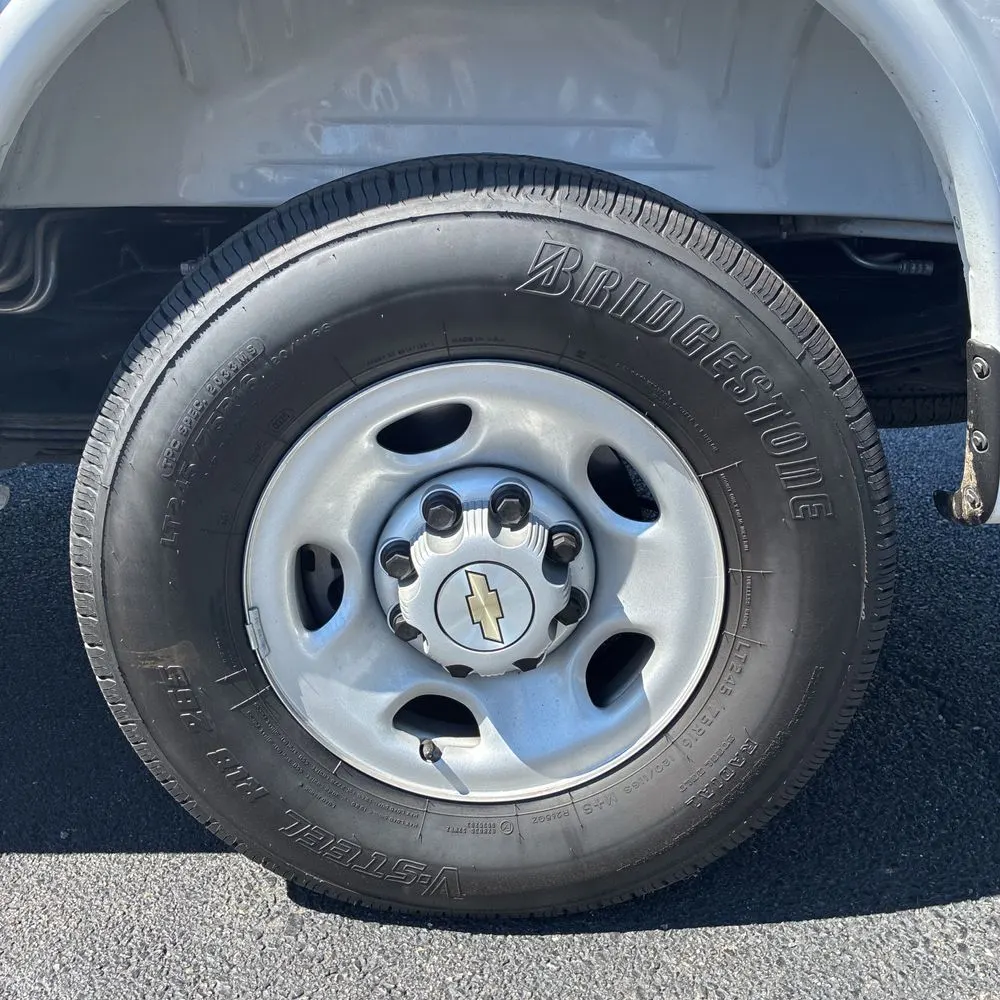 2025 Chevrolet Express LS 3500