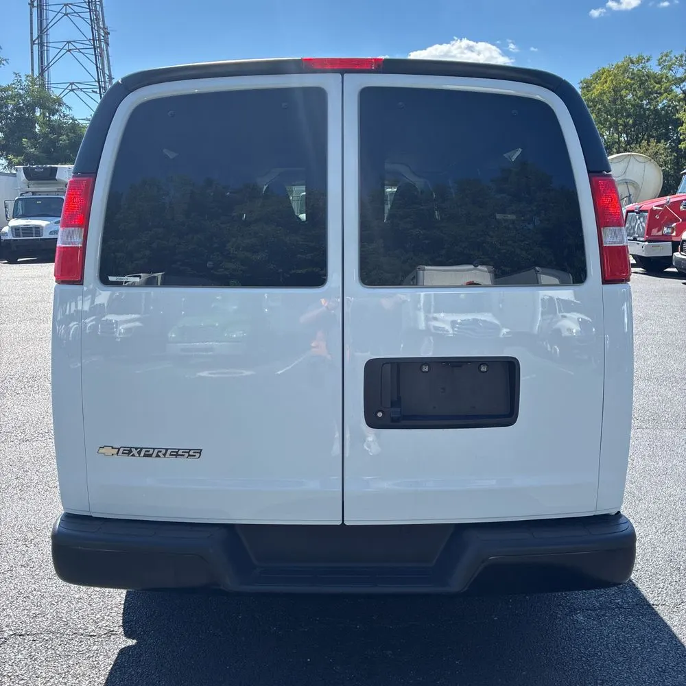 2025 Chevrolet Express LS 3500