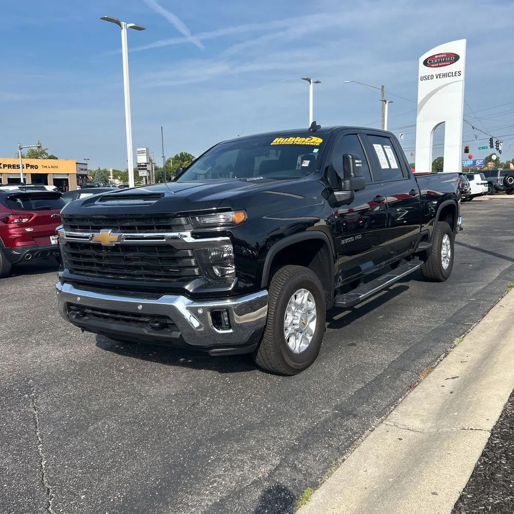 2025 Chevrolet Silverado 3500 LT Crew Cab 4WD LWB SRW