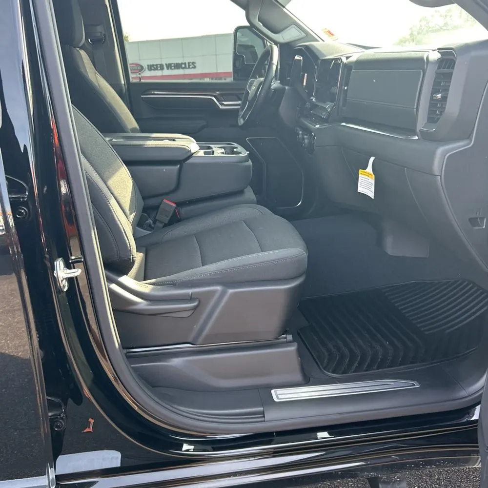2025 Chevrolet Silverado 3500 LT Crew Cab 4WD LWB SRW