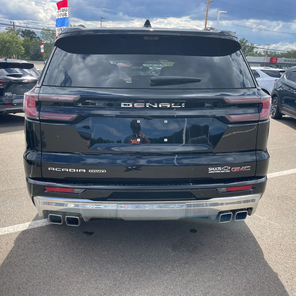 2024 GMC Acadia Denali