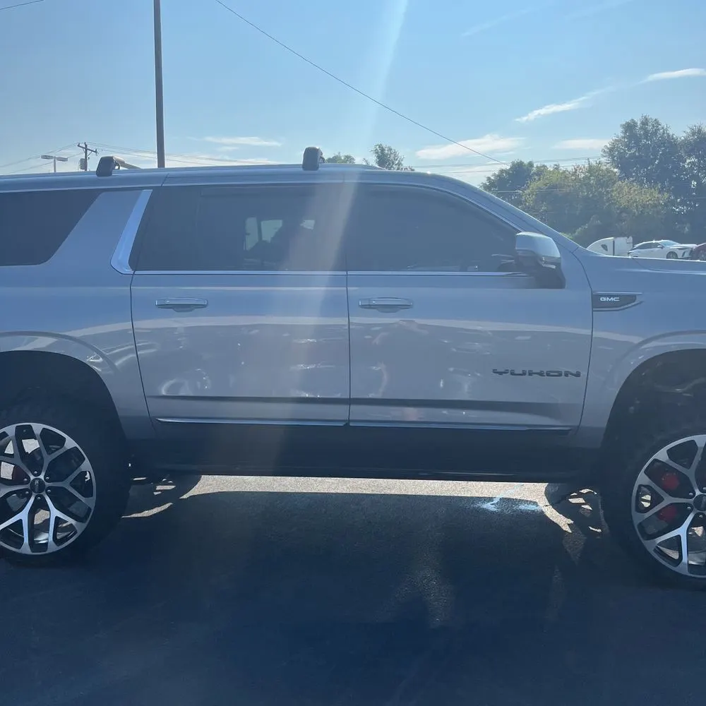 2023 GMC Yukon XL SLT