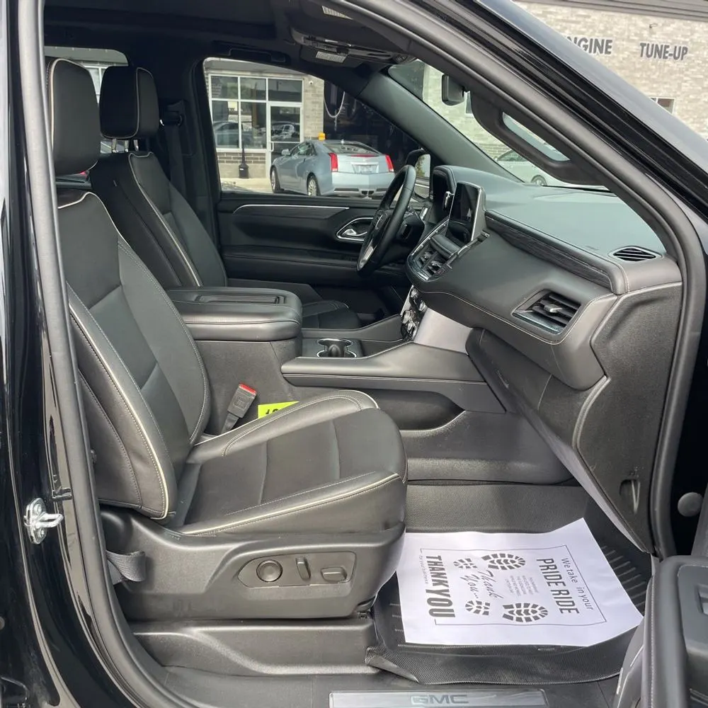 2023 GMC Yukon SLT