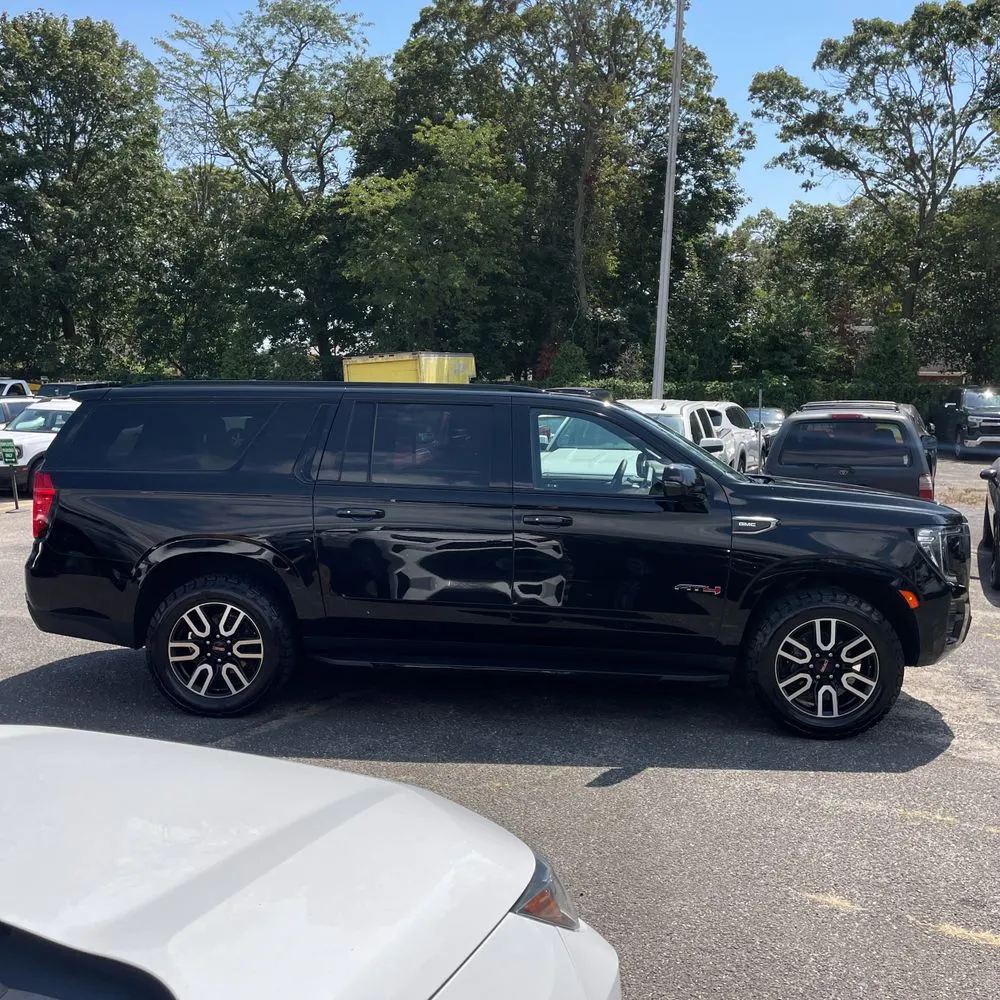2022 GMC Yukon XL AT4