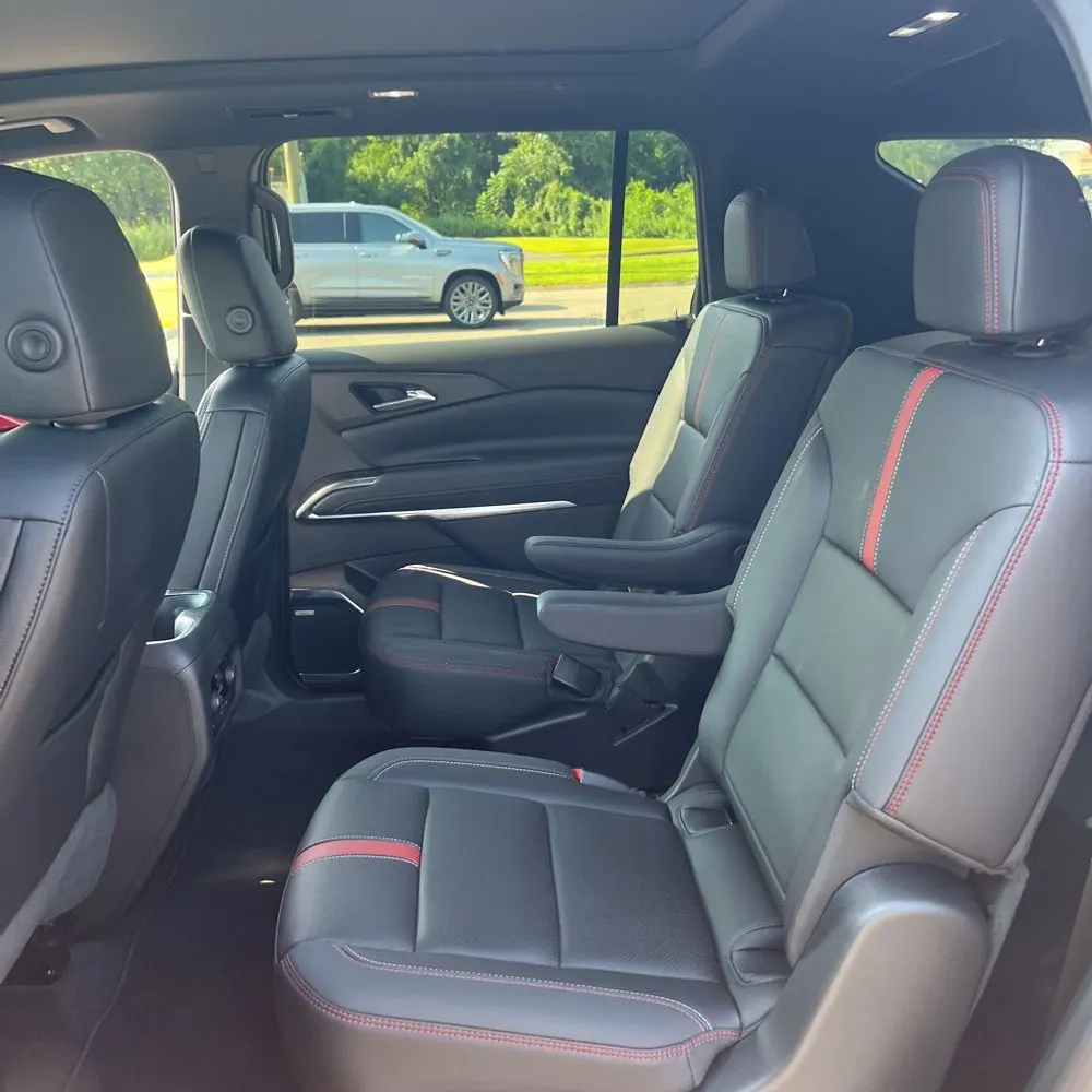2025 Chevrolet Traverse RS