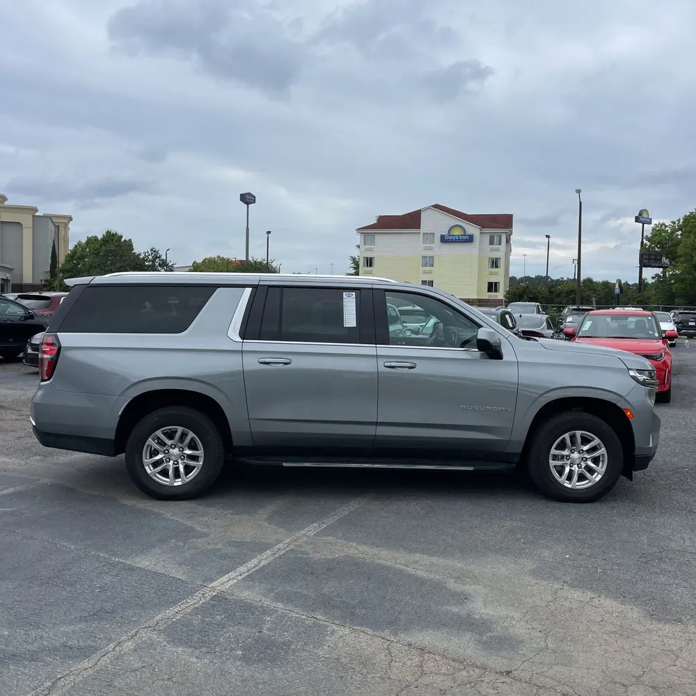 2024 Chevrolet Suburban LT
