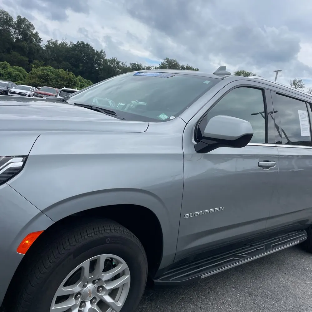 2024 Chevrolet Suburban LT