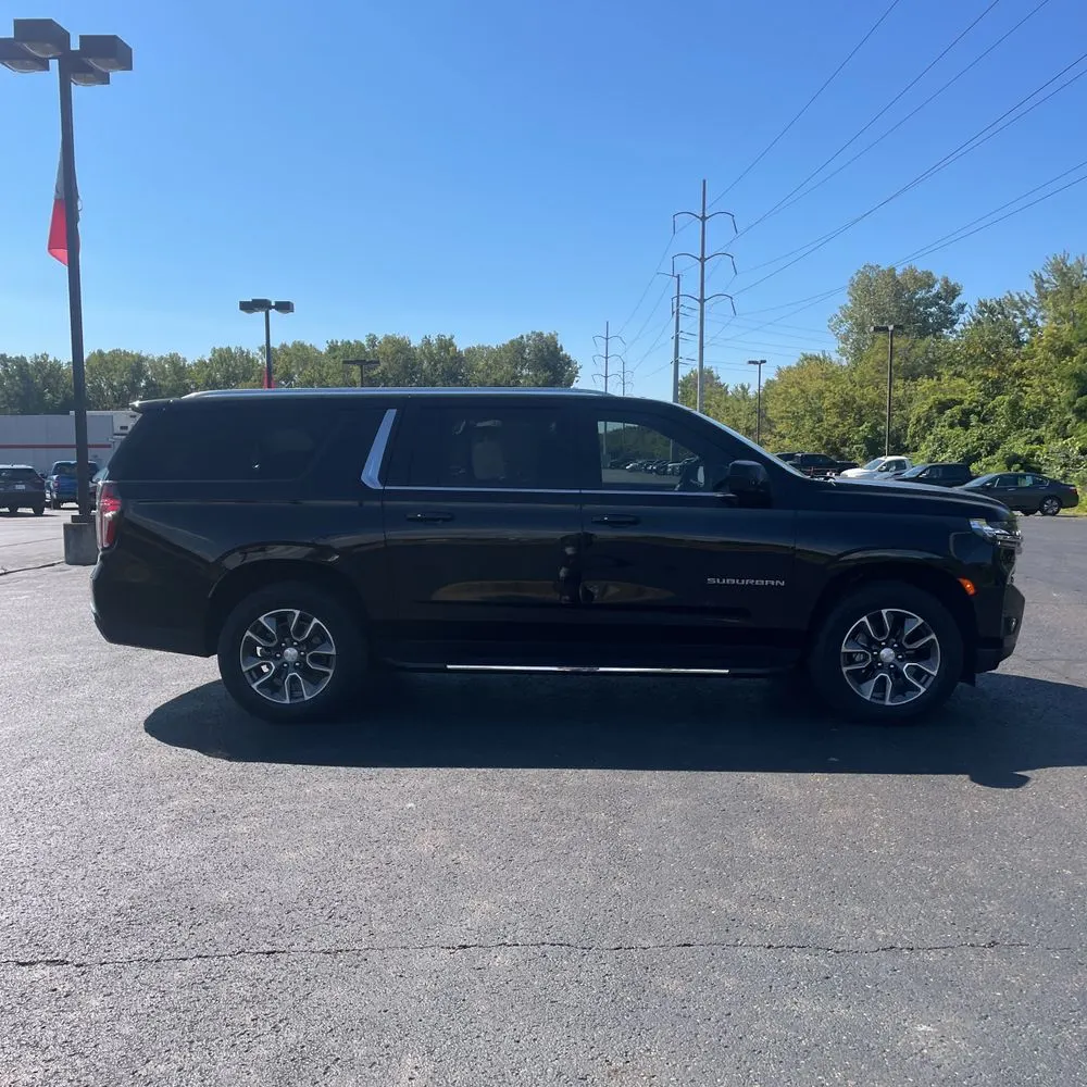 2023 Chevrolet Suburban LS